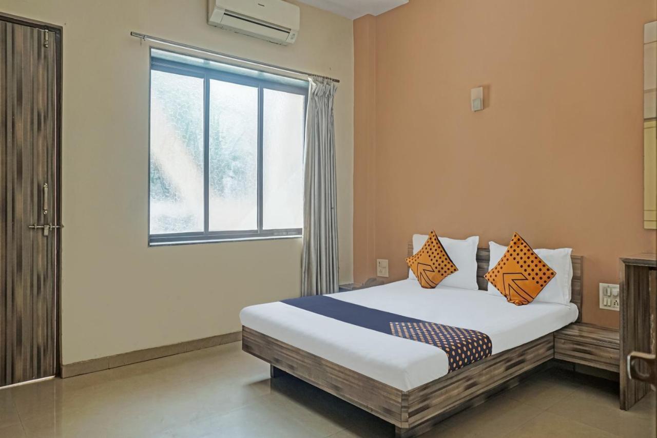 Oyo Flagship 75444 Hotel Kinara Lodging & Boarding Mangvadi Экстерьер фото